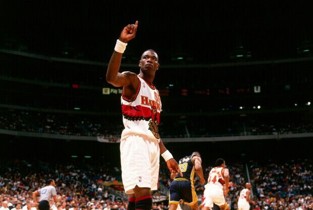 Dikembe Mutombo jugando con Atlanta Hawks
