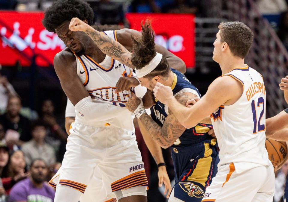 Alvarado y Mark Williams, sancionados tras su pelea