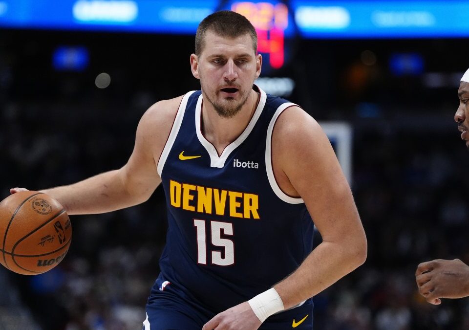 Un Nikola Jokic aún más histórico supera a Kareem Abdul-Jabbar