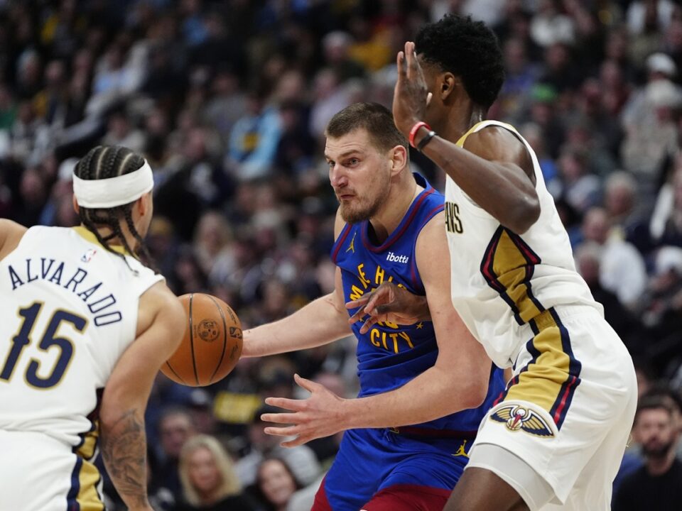 Los Knicks contactan con New Orleans por Alvarado y Missi