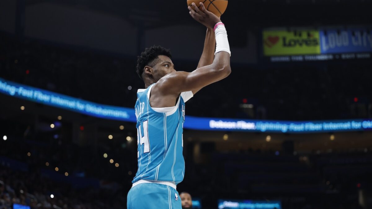 Charlotte vence en Oklahoma por 27 puntos