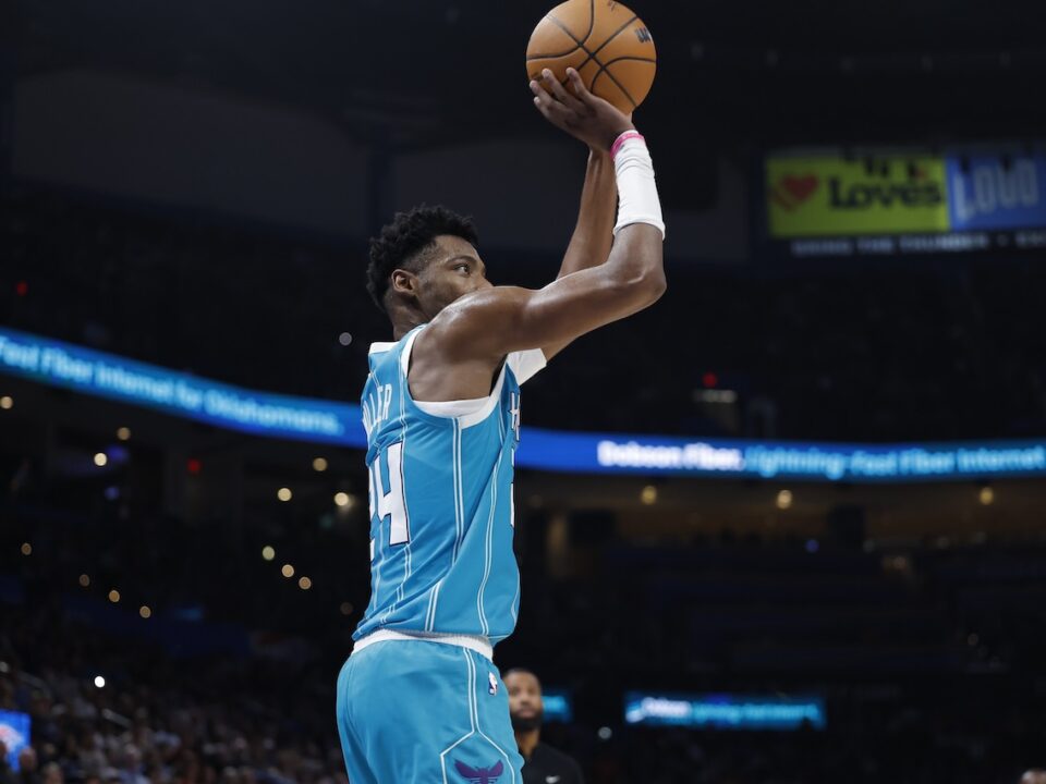 Charlotte vence en Oklahoma por 27 puntos