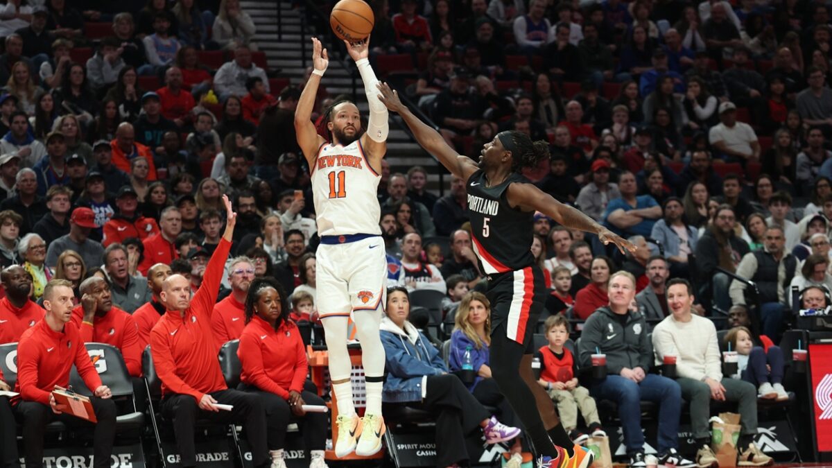 Jalen Brunson se lesiona en la derrota ante Sacramento