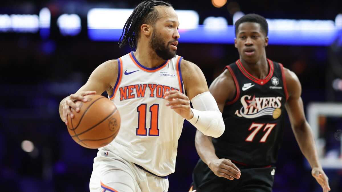 Los Knicks sufren para ganar en Philadelphia