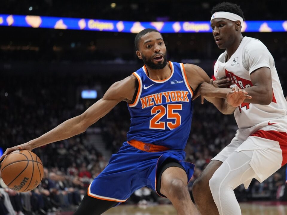 Mikal Bridges culmina la remontada en Toronto