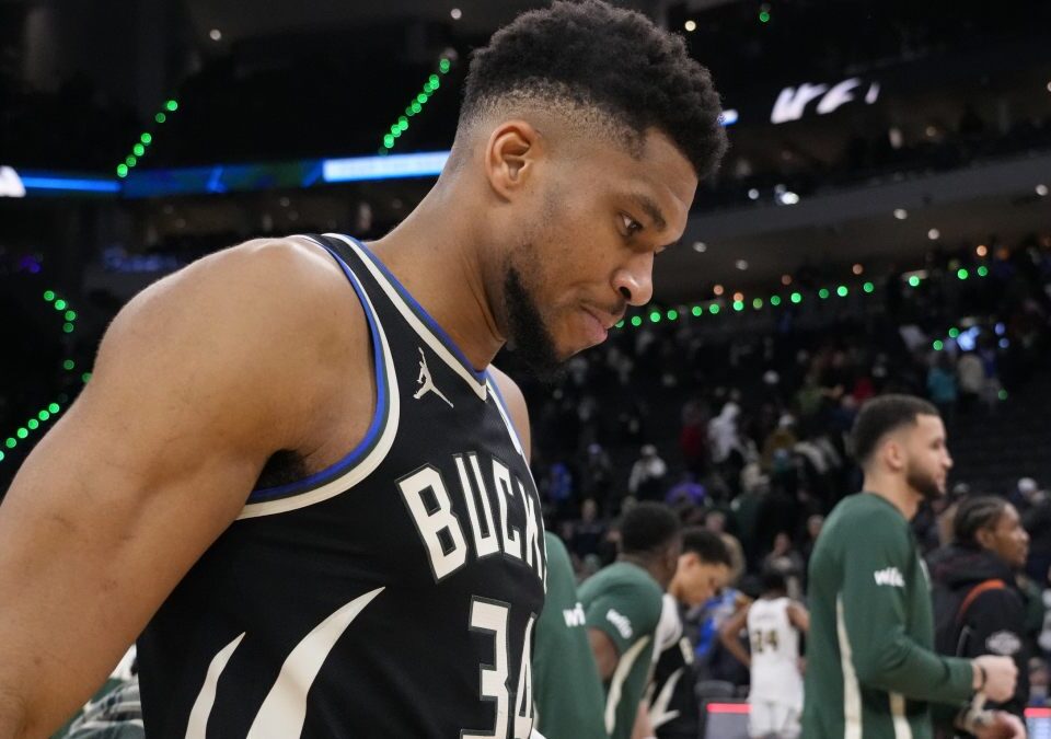 Milwaukee guarda silencio con la lesión de Giannis Antetokounmpo