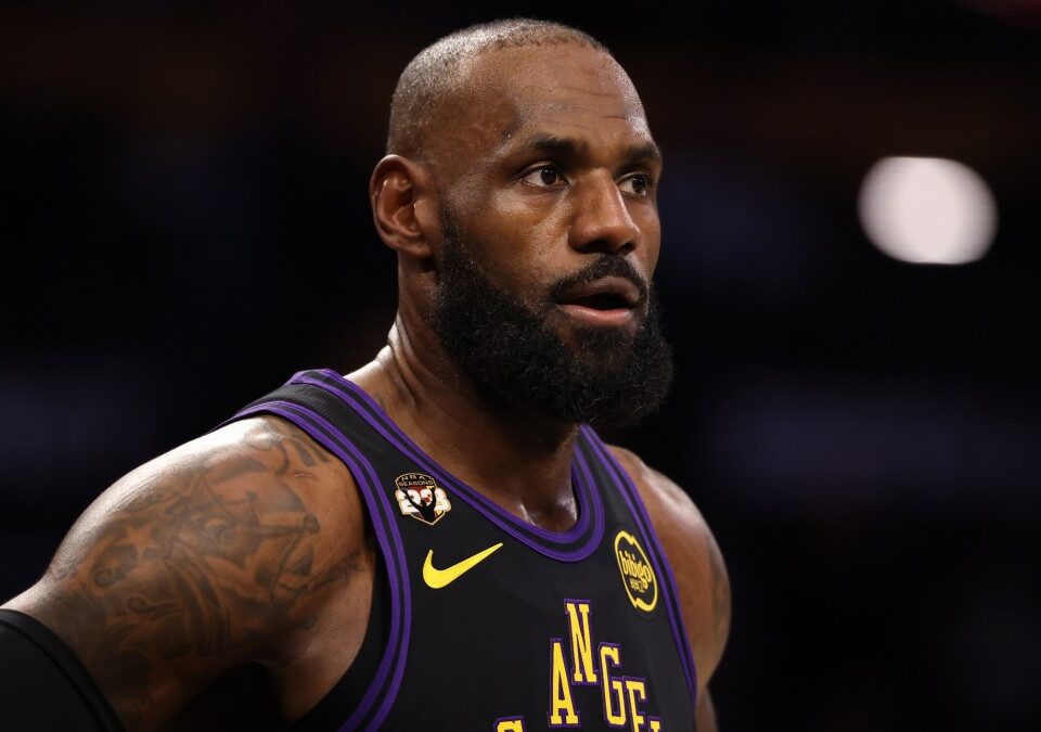 LeBron James contesta a Jeanie Buss: «Siempre hay dos caras de la moneda»