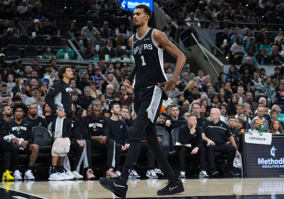 Tranquilidad en San Antonio: la rodilla de Wemby está bien