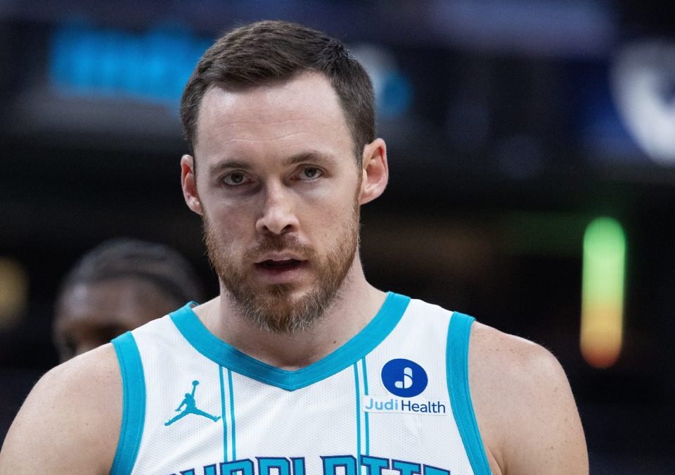 Pat Connaughton tiene hueco en los Charlotte Hornets