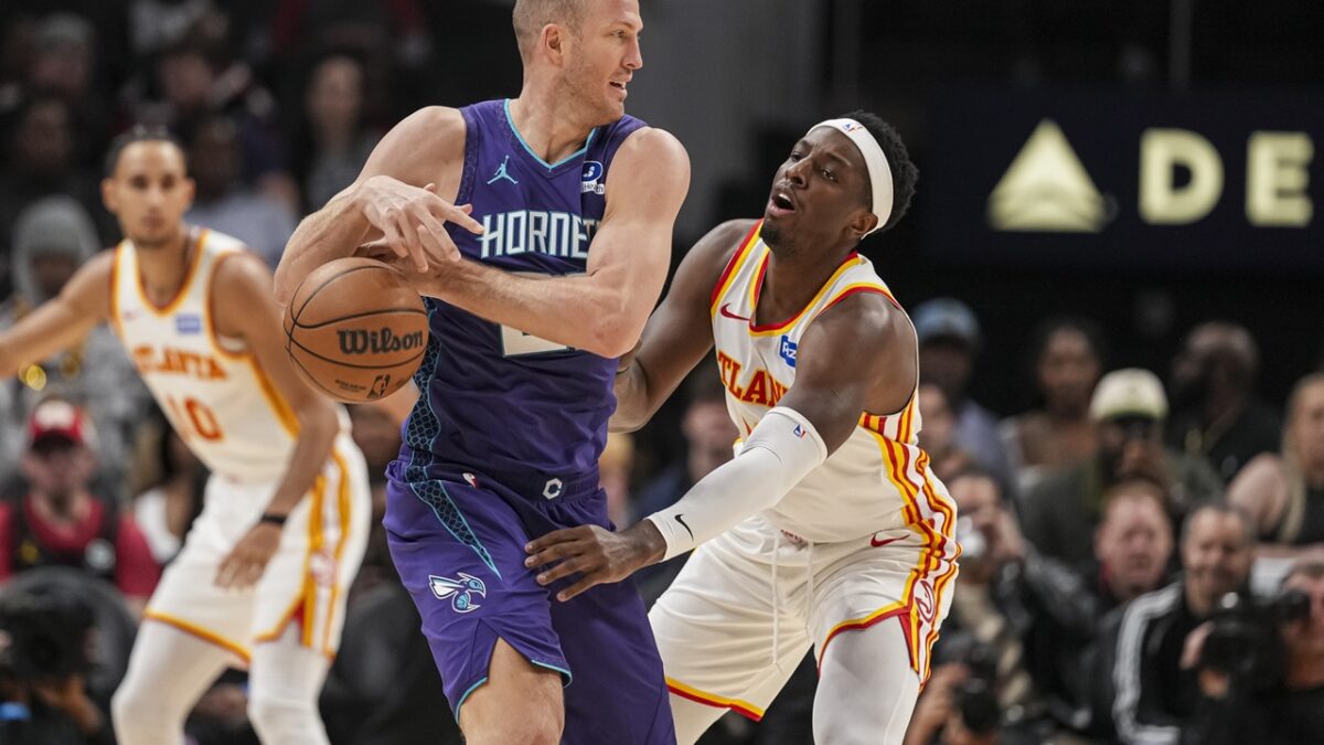 Mason Plumlee firma por 10 días con los Spurs