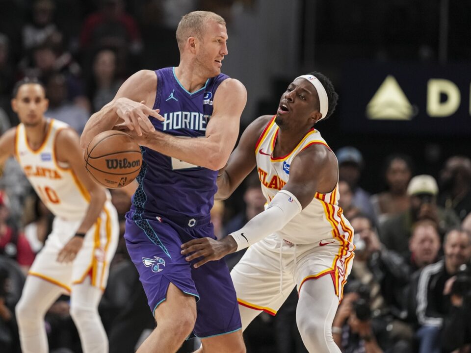 Mason Plumlee firma por 10 días con los Spurs