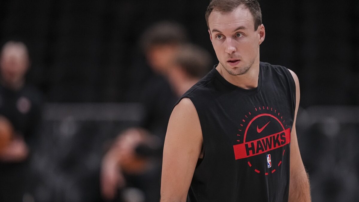 Los Lakers consiguen al tirador Luke Kennard