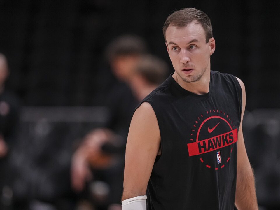 Los Lakers consiguen al tirador Luke Kennard