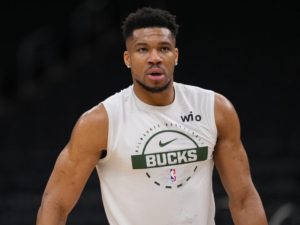 Giannis Antetokounmpo se queda en Milwaukee