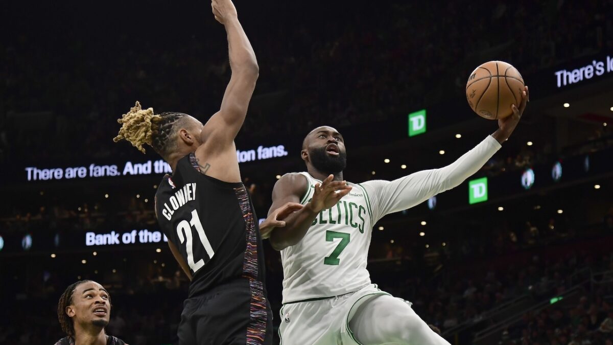 Los Celtics firman un partido histórico