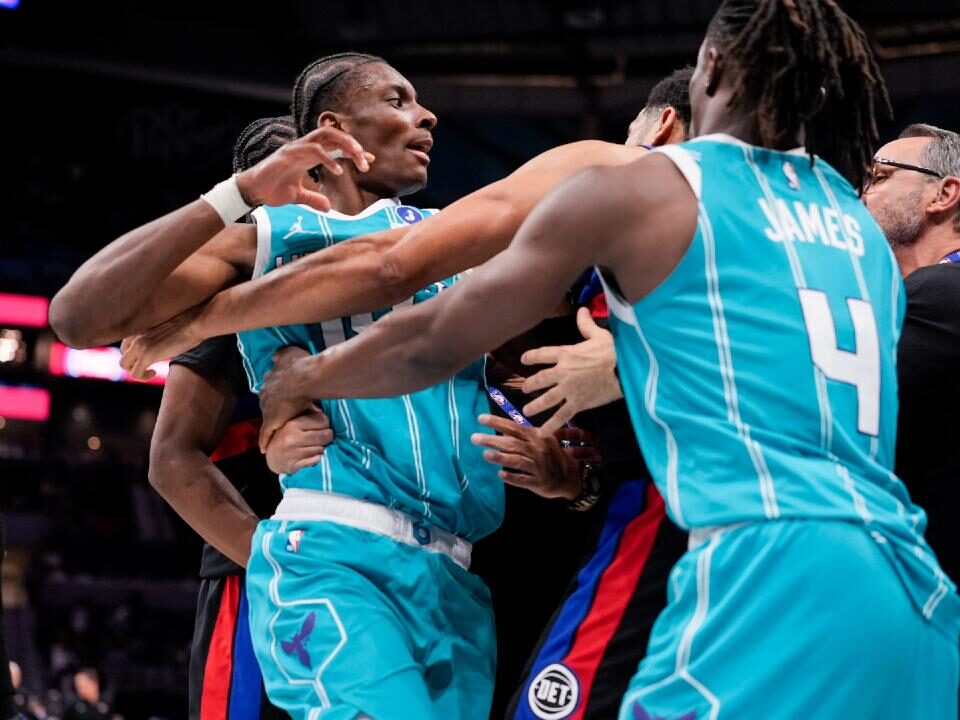 Oficiales las suspensiones de la batalla Charlotte-Detroit