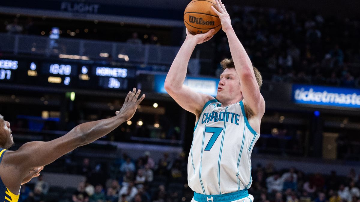 Knueppel bate el récord de triples de un rookie en solo 59 partidos