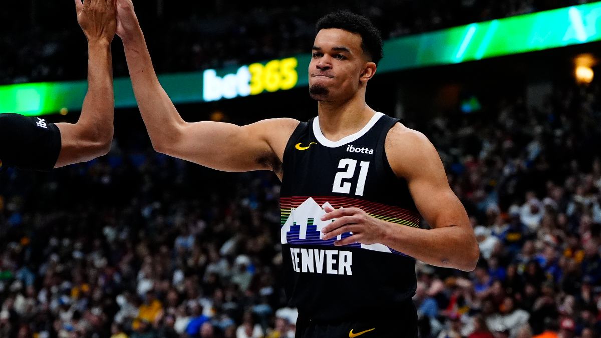 Spencer Jones se gana un contrato estándar