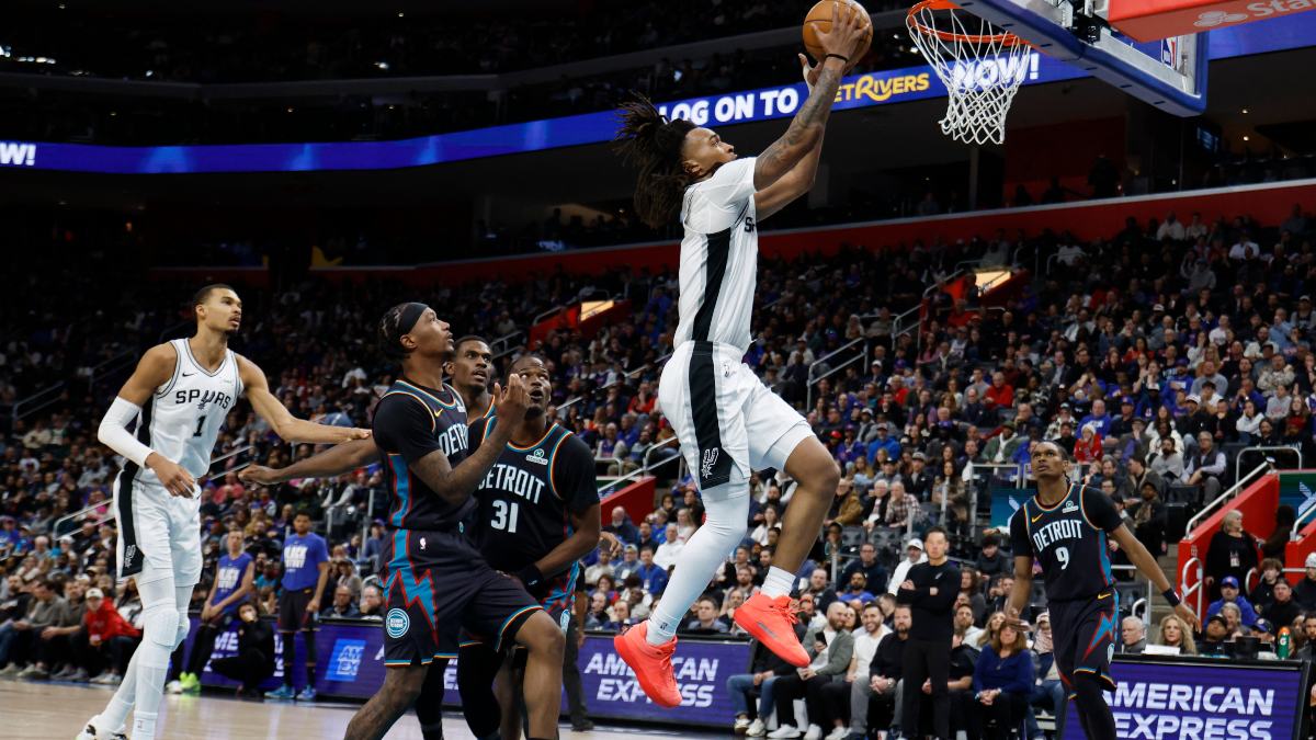 Los Spurs expanden su dominio en la batalla de Detroit