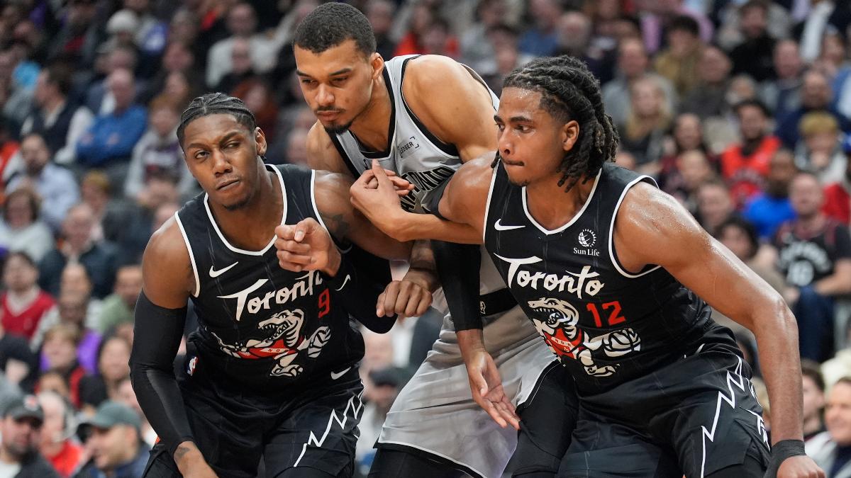 La décima seguida de los Spurs llega con sufrimiento