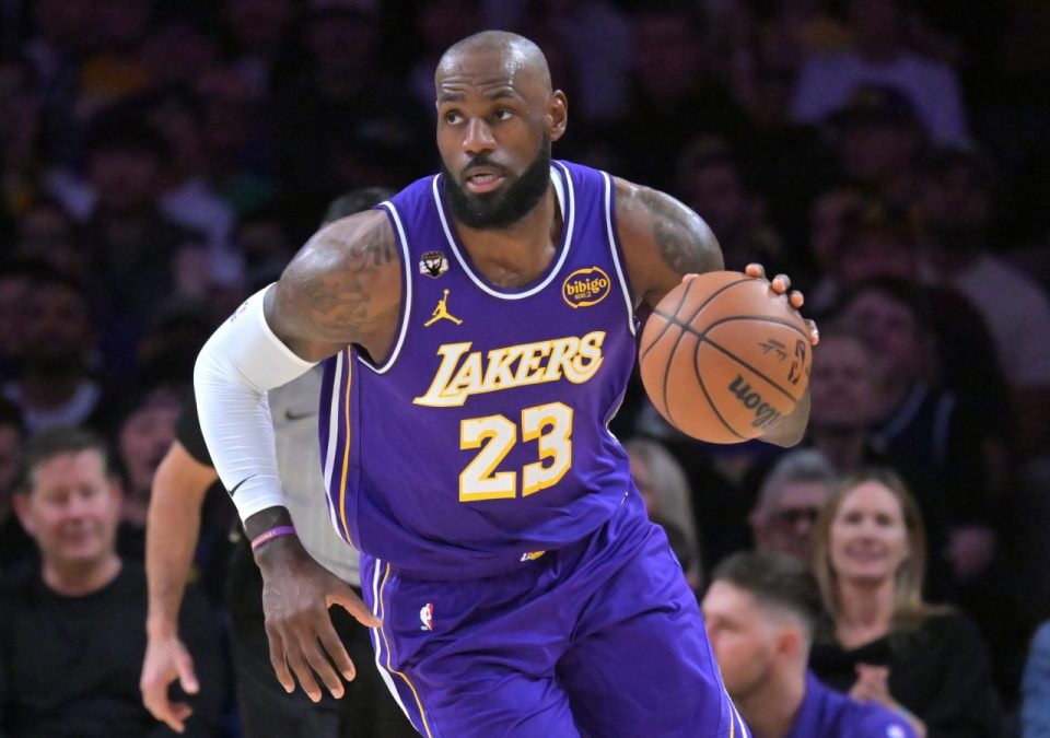 LeBron James celebra su propio All-Star ante los Mavericks