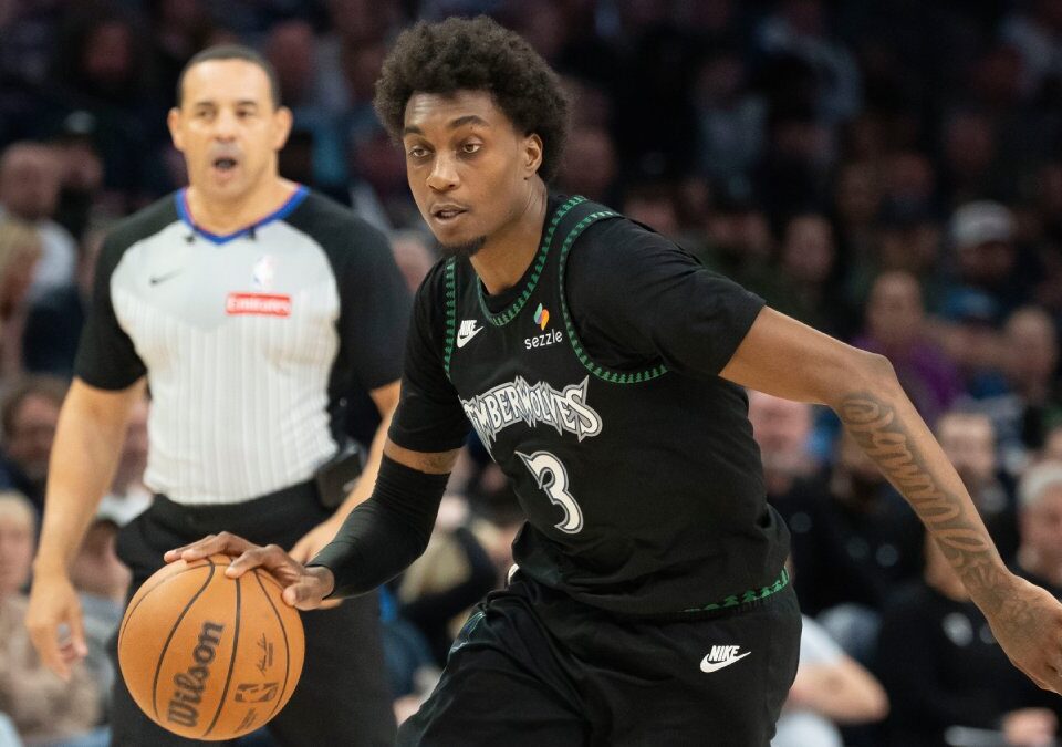 Jaden McDaniels tiene tocado el tendón rotuliano