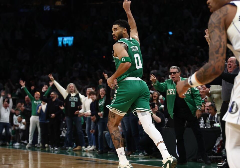 Tatum deja buenas sensaciones en un ilusionante regreso