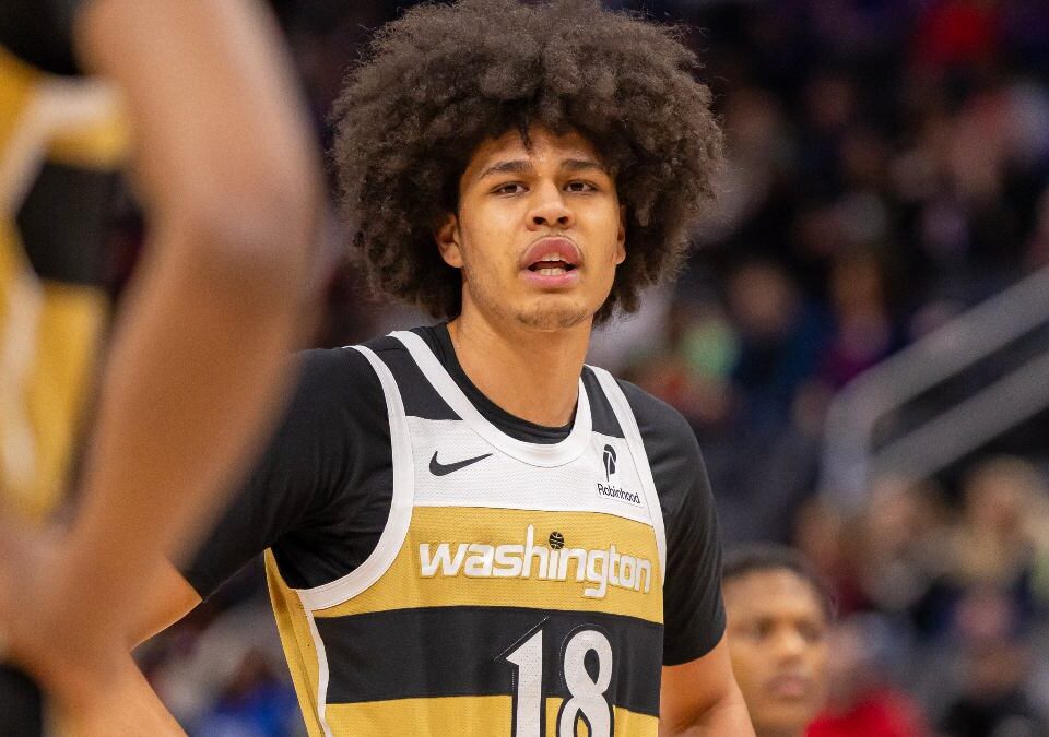 Kyshawn George, fuera por una lesión en el codo