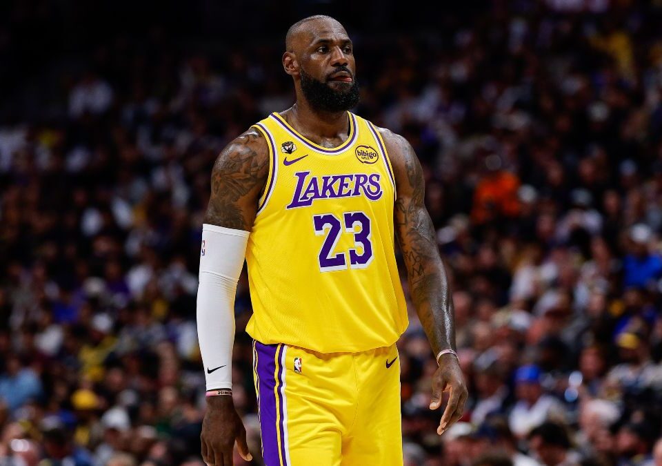 LeBron se convierte en el jugador con más tiros anotados de la historia