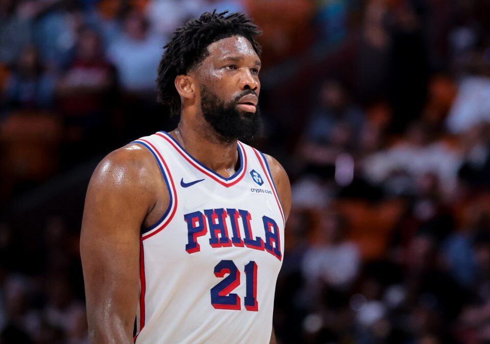 Joel Embiid, operado de apendicitis con urgencia