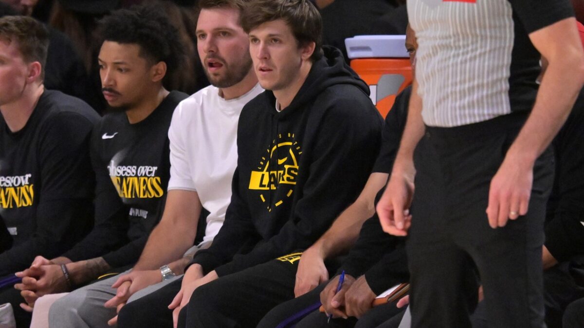 Austin Reaves podría volver para el Game 5