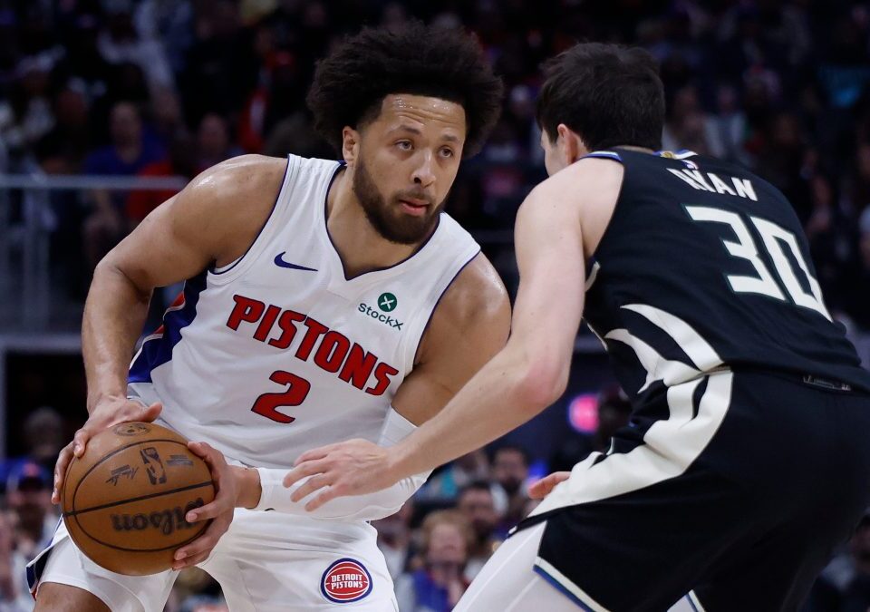 Cunningham regresa a la acción con un doble-doble