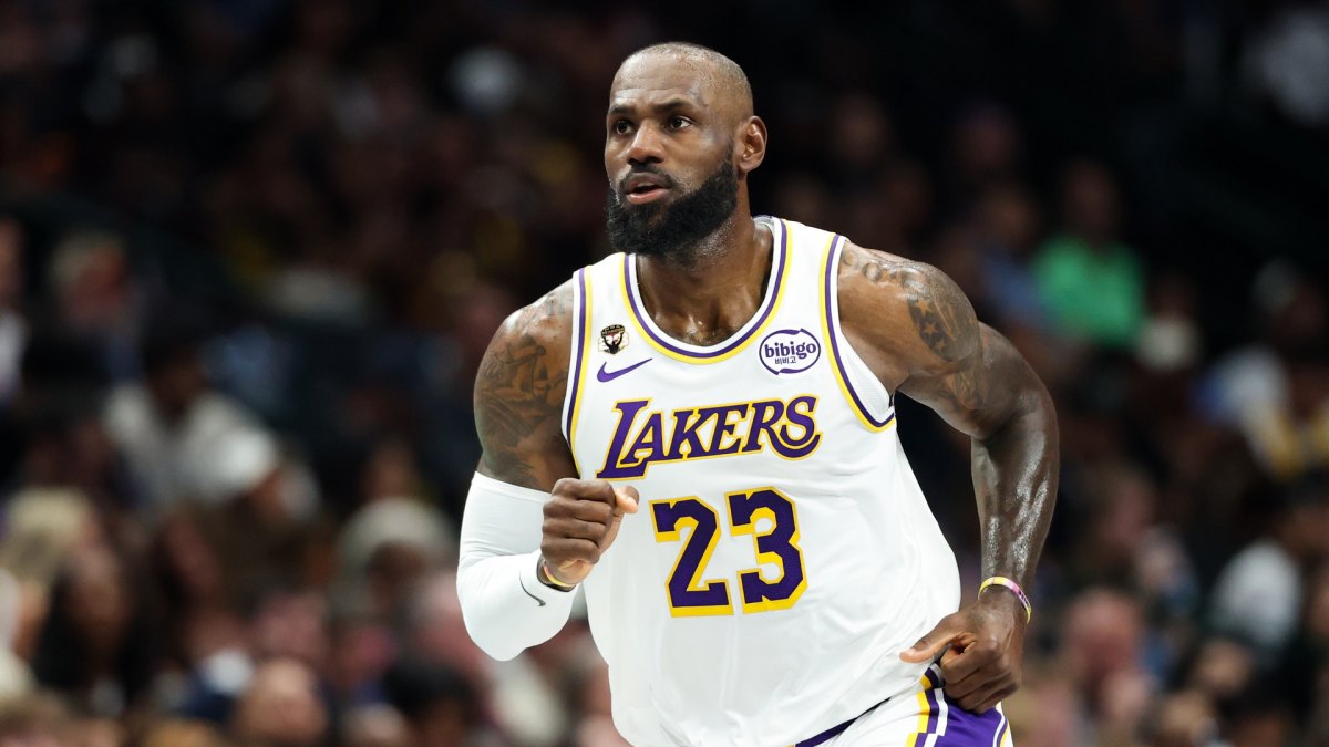 LeBron James, disputando un partido con los Lakers.