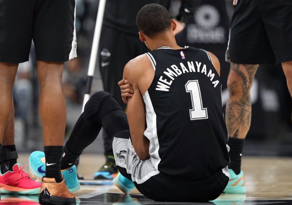 Wembanyama cae lesionado y pone en vilo a los Spurs