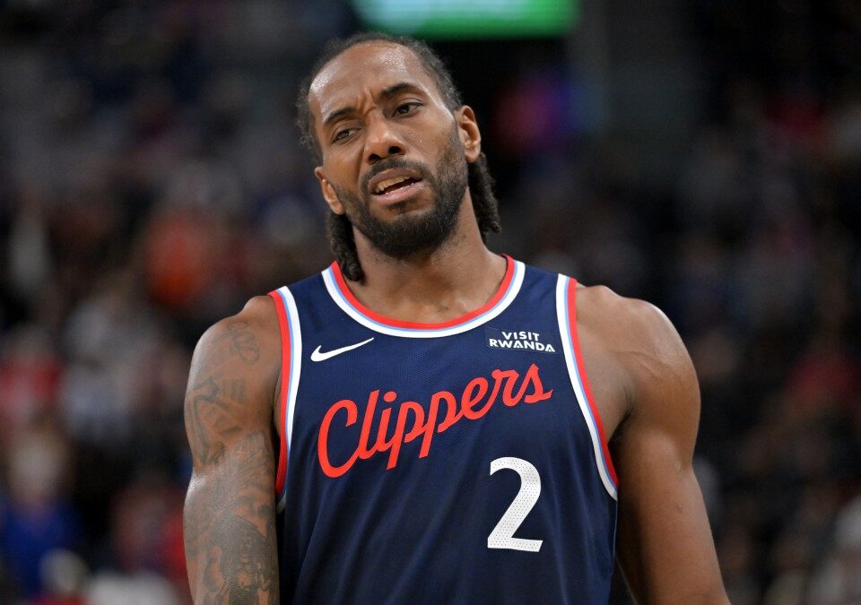 Se empieza a mover el árbol Kawhi Leonard