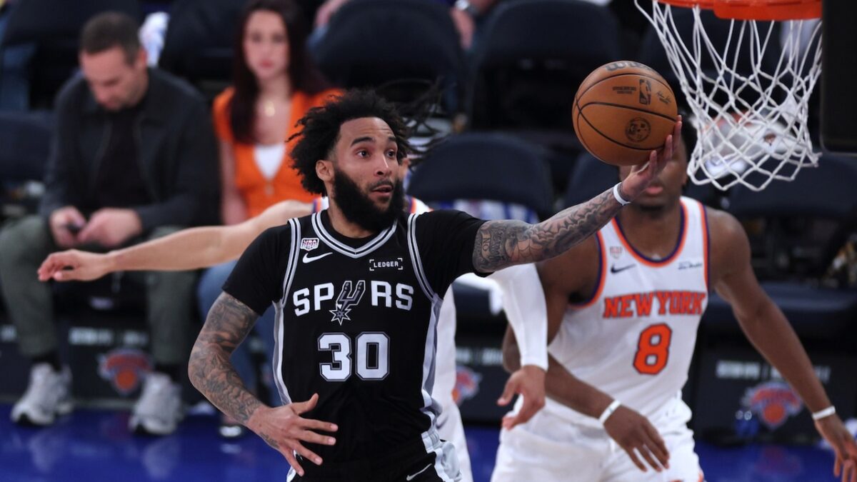 Los Spurs atan a Julian Champagnie por 3 años y 45 millones