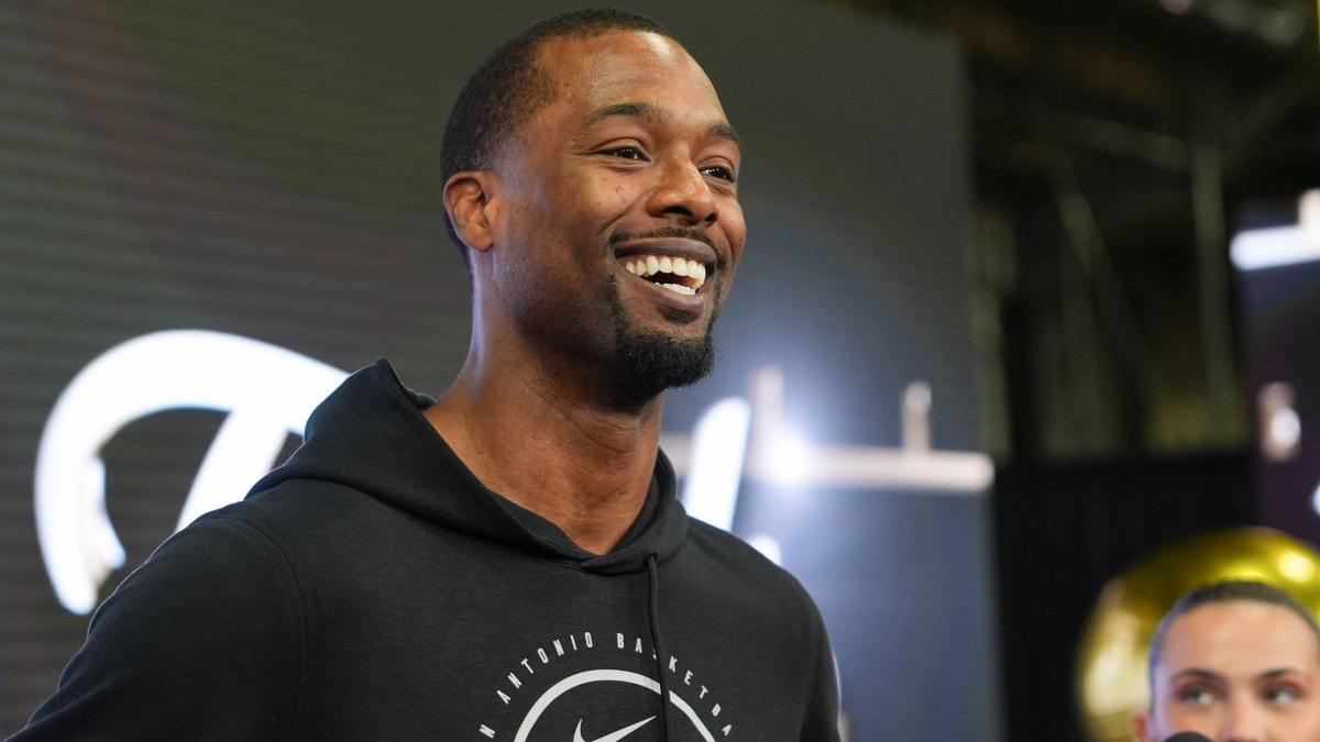 Los Spurs retienen a Harrison Barnes
