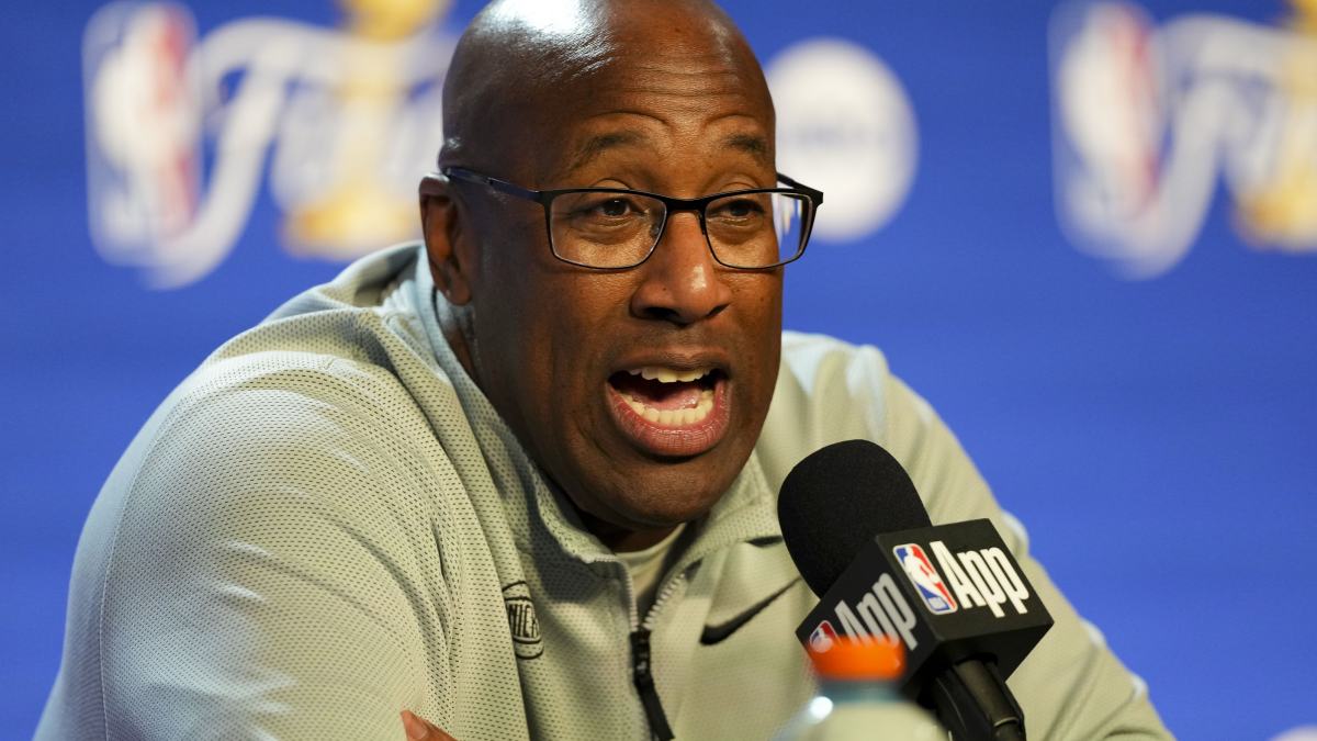 Mike Brown estalla contra el arbitraje