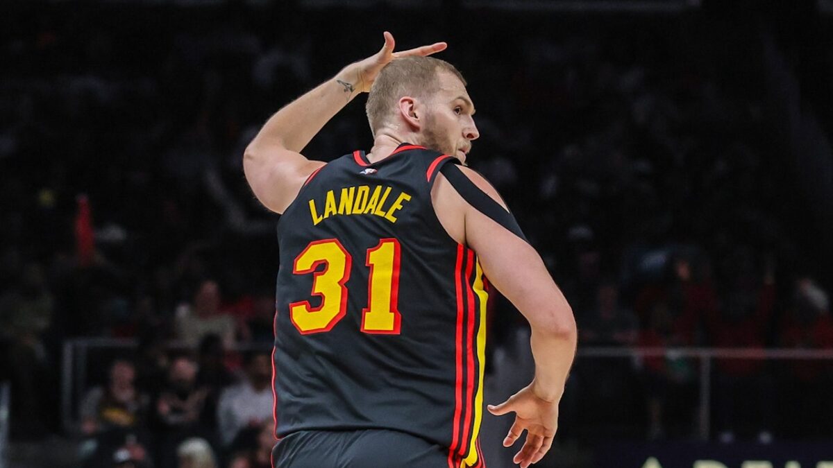 Jock Landale regresa a los Hawks por 1 año y 14 millones