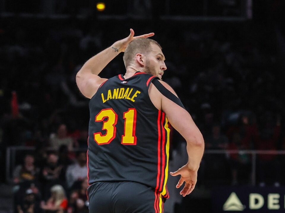 Jock Landale regresa a los Hawks por 1 año y 14 millones