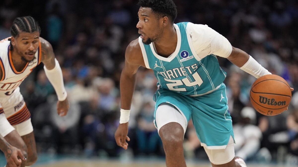 Charlotte negocia la extensión de Brandon Miller
