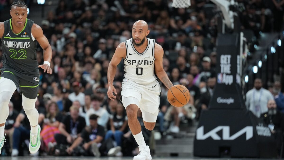 Jordan McLaughlin vuelve a los Spurs