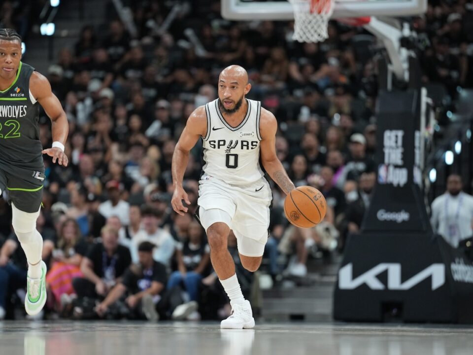 Jordan McLaughlin vuelve a los Spurs