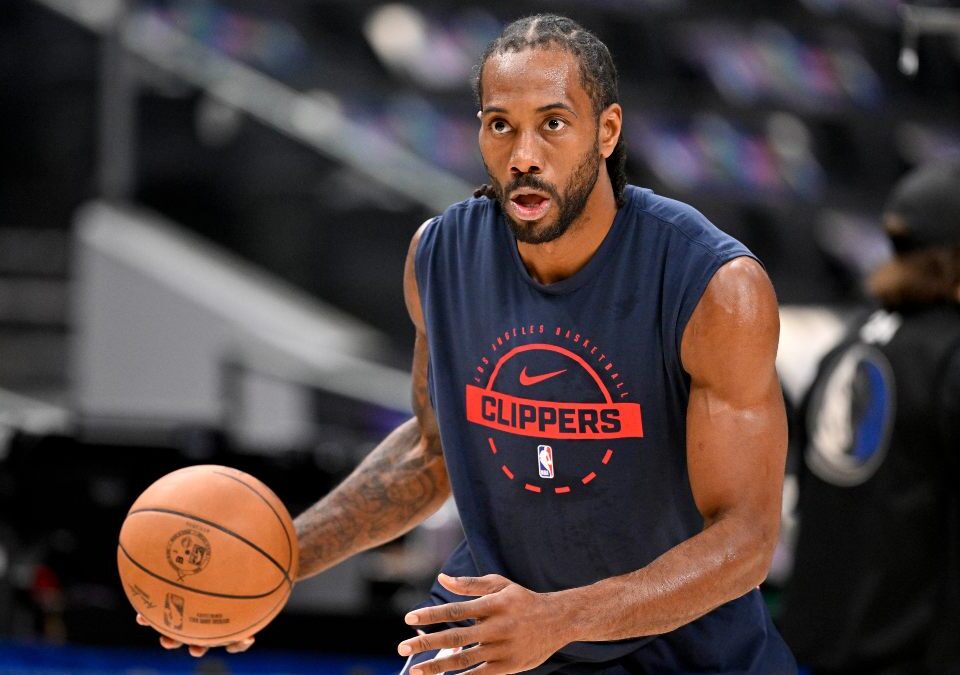 Silver pone fecha a la resolución del caso de Kawhi Leonard