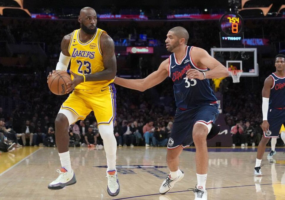 Los Clippers ofrecieron 20 millones anuales a LeBron
