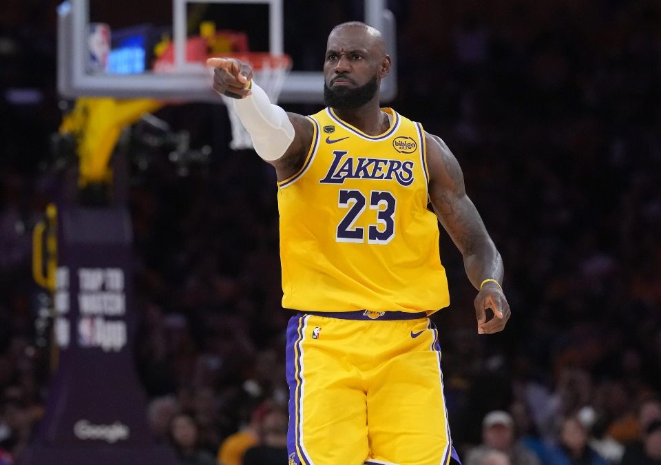 Los 76ers quieren que LeBron juegue como base