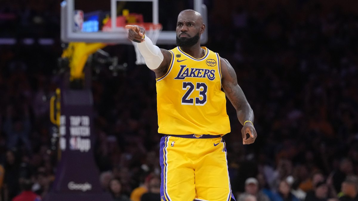 Los 76ers quieren que LeBron juegue como base