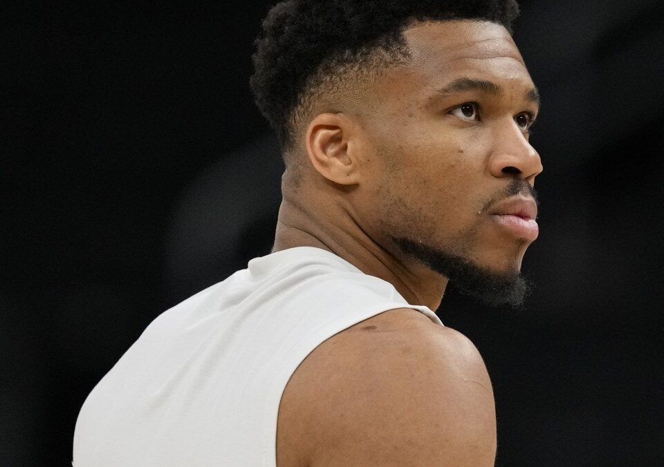 Giannis Antetokounmpo, antes de un partido con los Milwaukee Bucks.