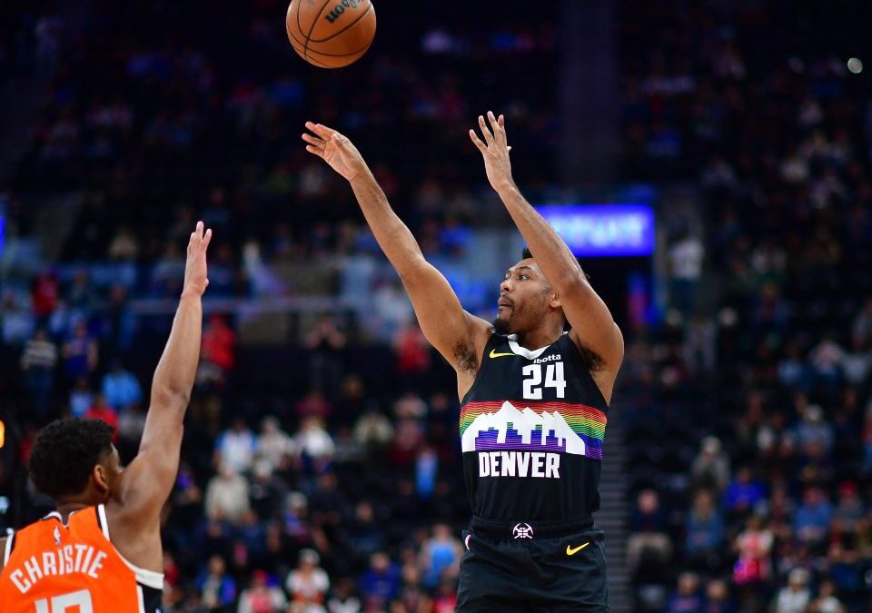 Jalen Pickett encuentra un hueco en los Clippers