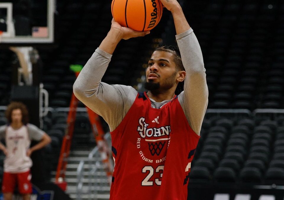 Denver da una oportunidad a Bryce Hopkins